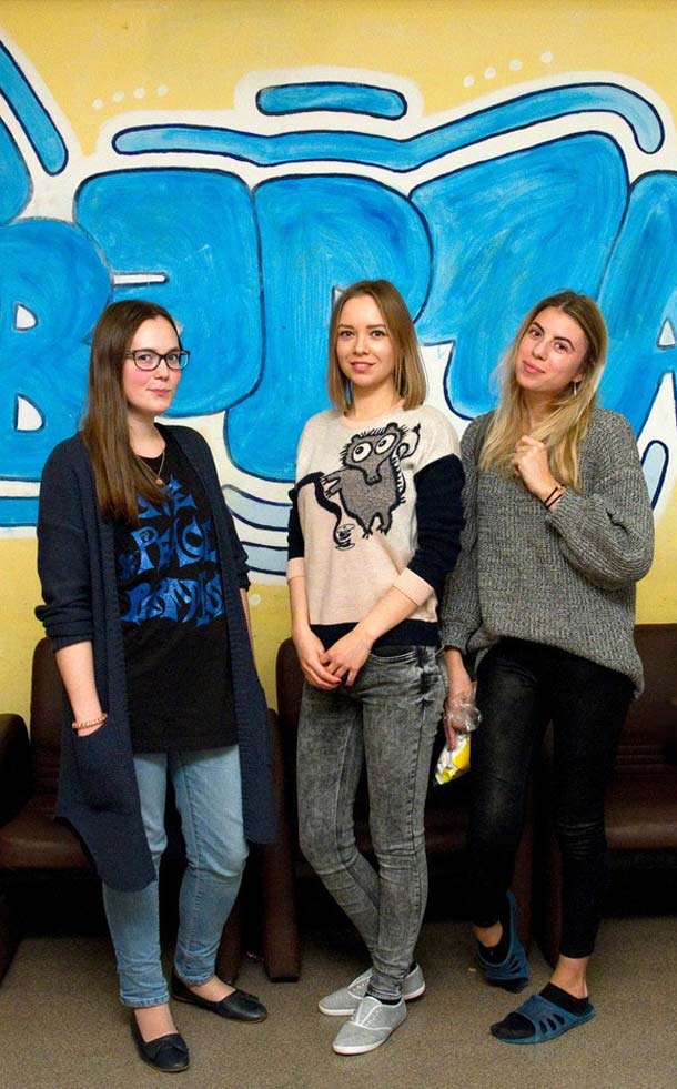 Справа-налево: Евгения Муравьева, Екатерина Цыганкова, Надежда Трансвалева, волонтеры движения «Даниловцы»