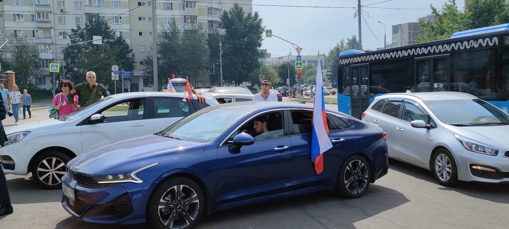 Как на юго-западе Москвы отметили День флага России  фото