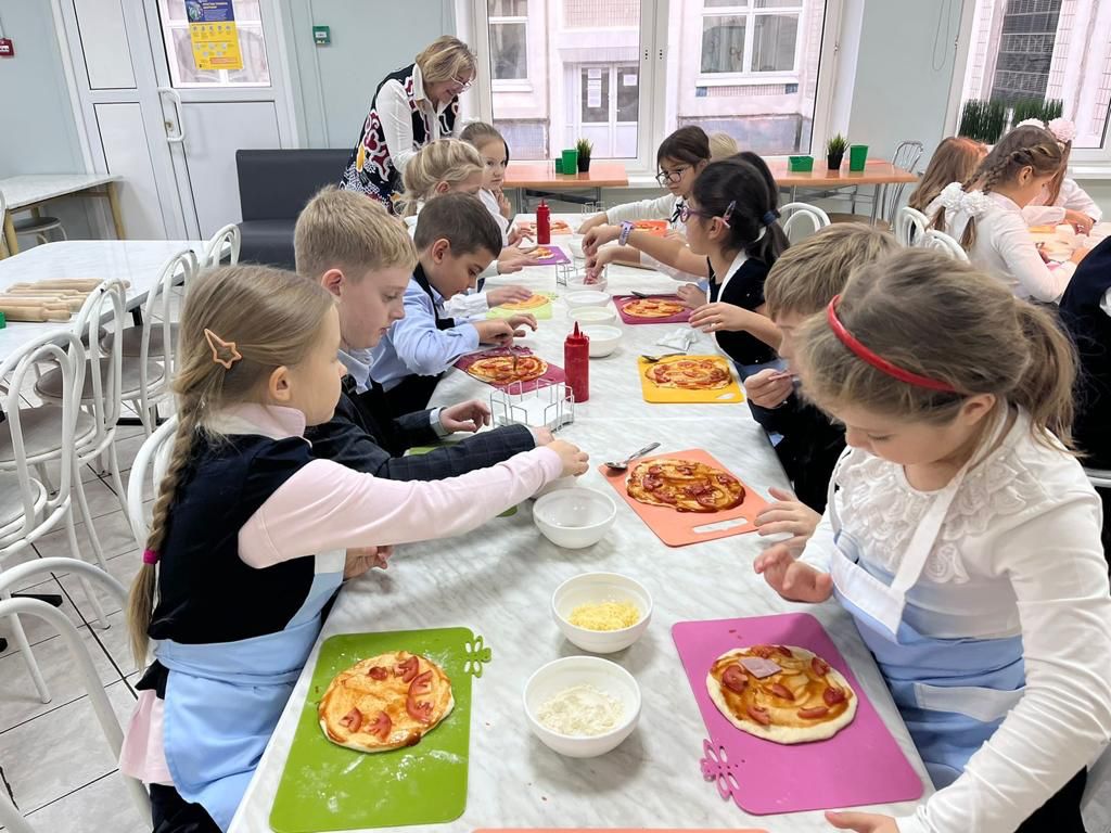 Аромат Италии: детский мастер-класс по приготовлению пиццы  фото