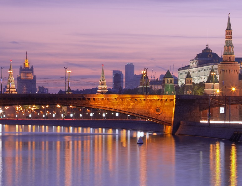 На Большом Москворецком мосту вновь зачистили мемориал Немцова