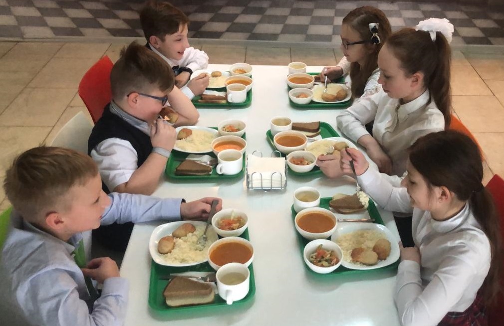 Что едят в школах на обед  фото