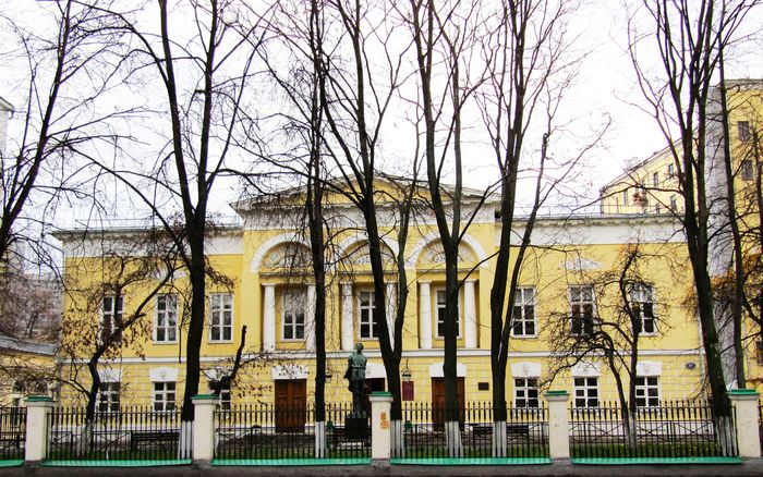 В столице России отреставрированный монумент Горькому возвратят на Тверскую Заставу