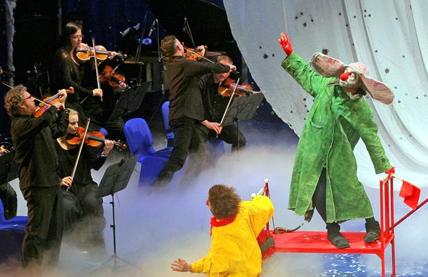 Спектакль. На одной сцене Московского Дворца Молодежи Слава Полунин и Гидон Кремер попробуют уместить классическую музыку и великолепную клоунаду.
