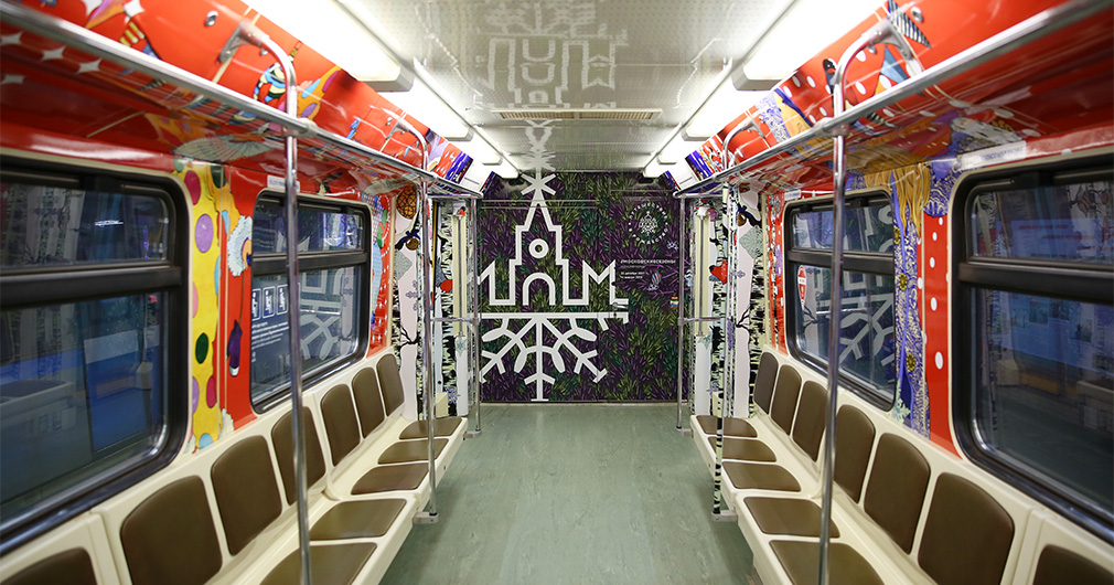 Новогодний поезд запустили на Кольцевой линии московского метро‍  фото