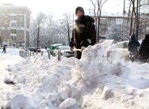 Рекордная аномалия. За два дня на московские улицы выпало 47 сантиметров снега. Фото: Андрей КАРА