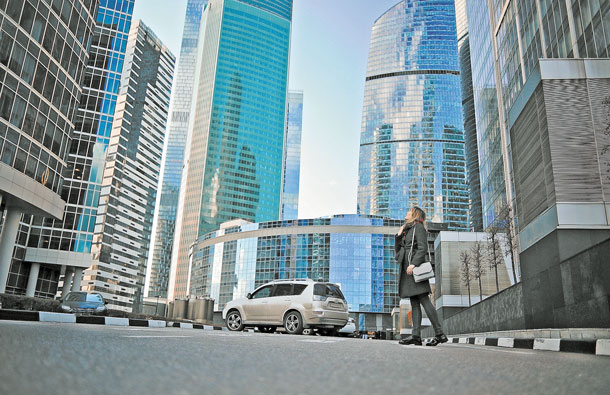 «Москва-Сити». Жильцы квартир, находящихся в составе комплекса, могут дойти пешком до 11 бизнес-центров.