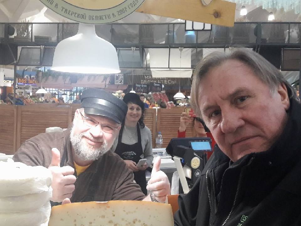 Депардье купил российского сыра на Даниловском рынке  фото