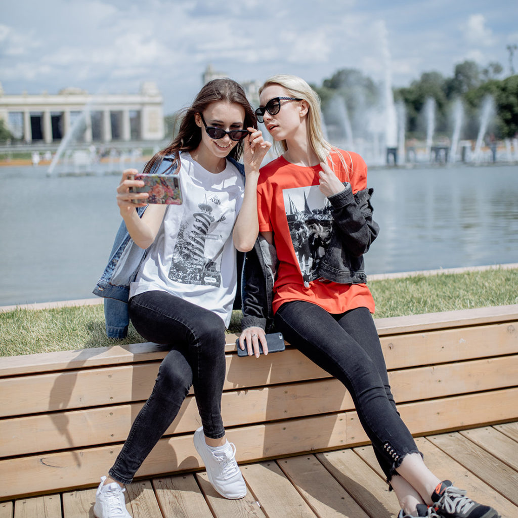 Парк Горького и бренд Terekhov Girl выпустили совместную коллекцию одежды и аксессуаров  фото