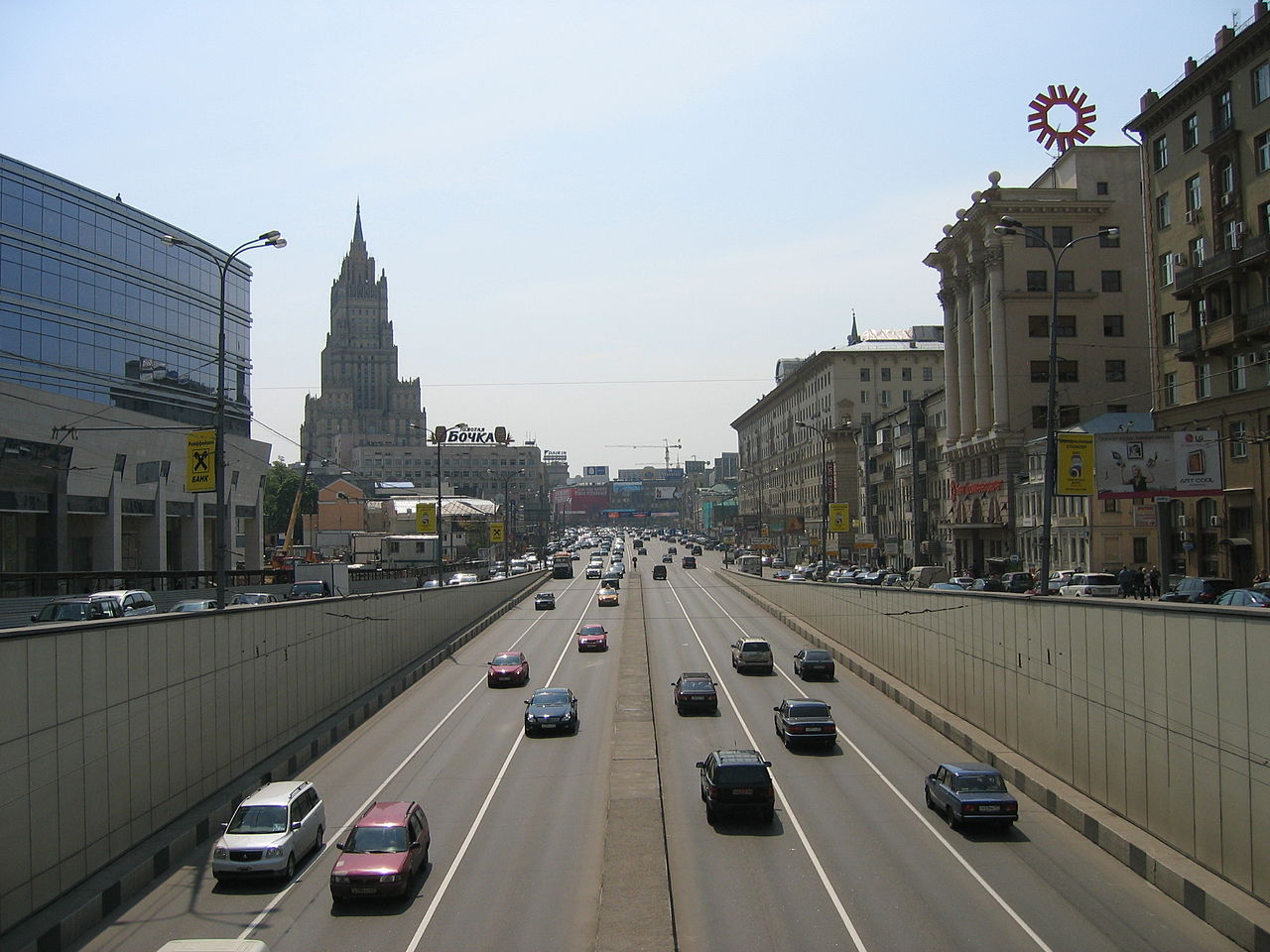 Улицы в центре Москвы перекроют 3 мая из-за репетиции парада Победы, фото