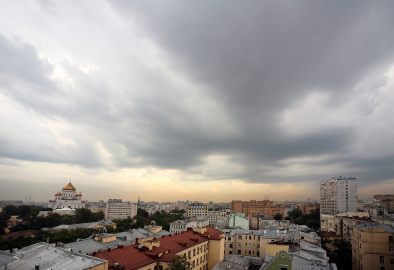 В Москве 16 мая ожидается дождливая погода и до +9 градусов, фото