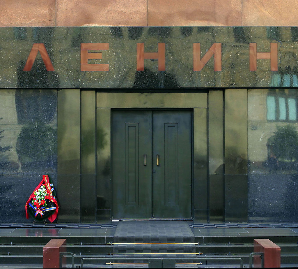 Мавзолей Ленина закроют для посещений 5 и 7 ноября, фото