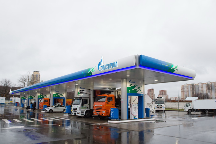 Крупнейшая в России газозаправочная станция открылась в Москве, фото