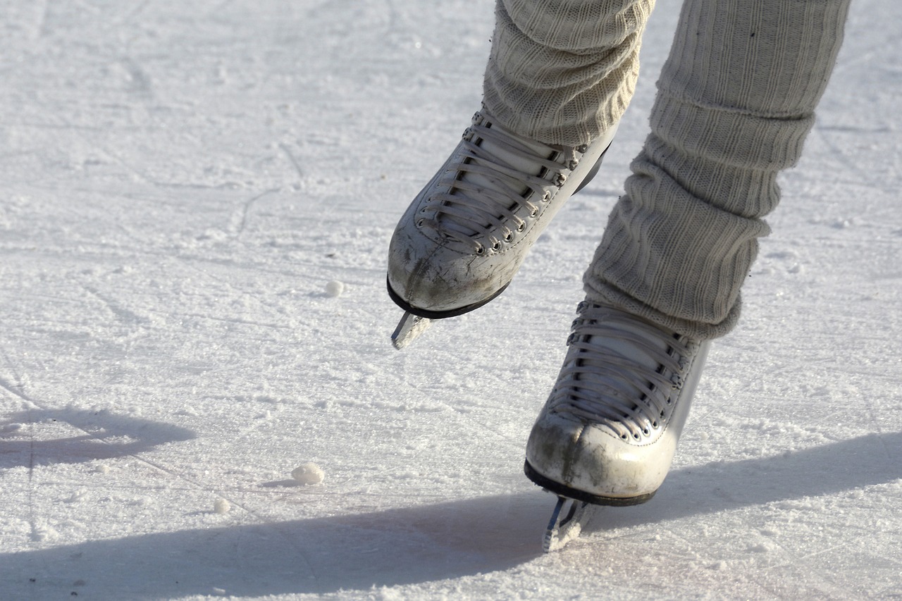 Более 1,2 тысячи катков с натуральным льдом залили в Москве, фото