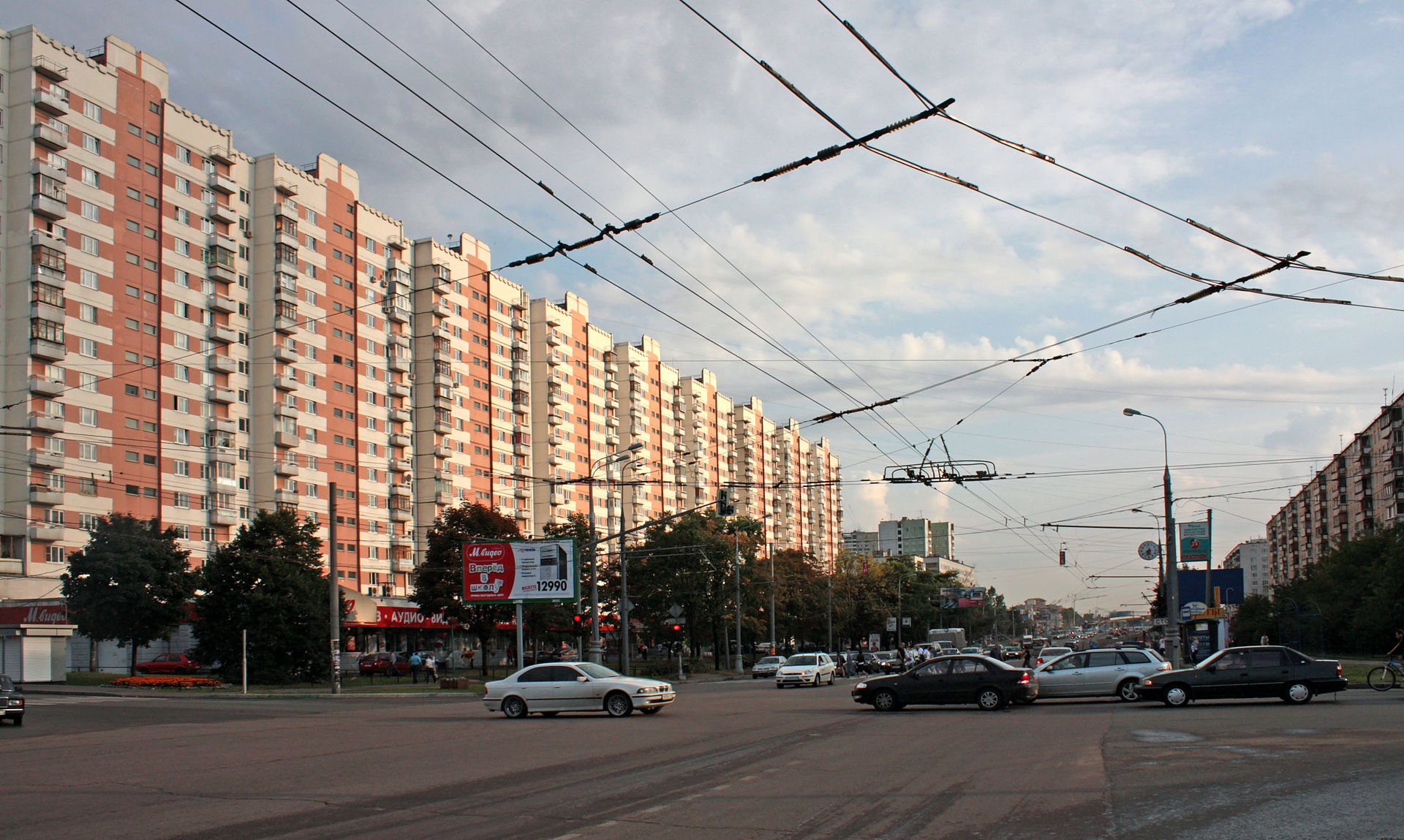 На северо-западе Москвы ограничили движение транспорта, фото