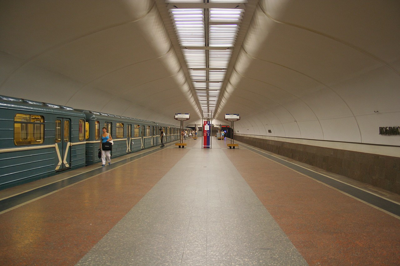 Вестибюли трех станций московского метро закроют из-за ремонта, фото