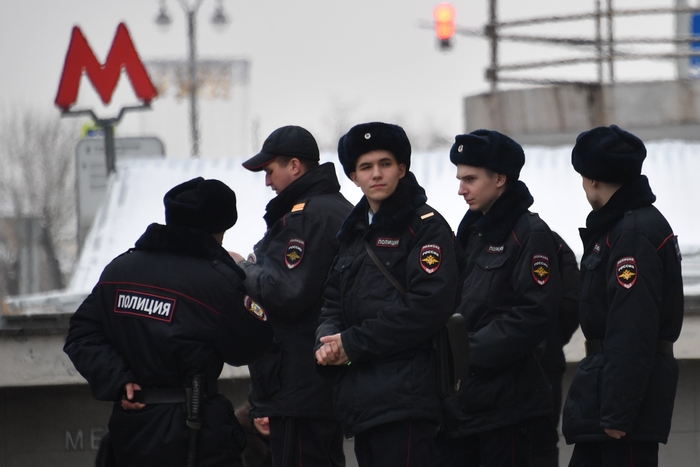 Более 50 тысяч полицейских обеспечат безопасность в Москве в праздники, фото