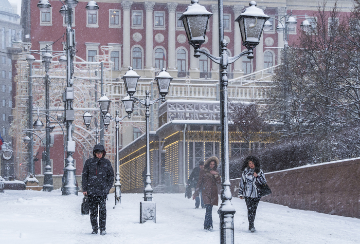 В Москве 19 декабря сохранится морозная погода, местами пройдет снег, фото