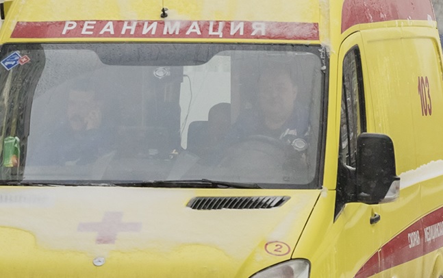 Скорая помощь столкнулась с такси на МКАД в Москве, фото