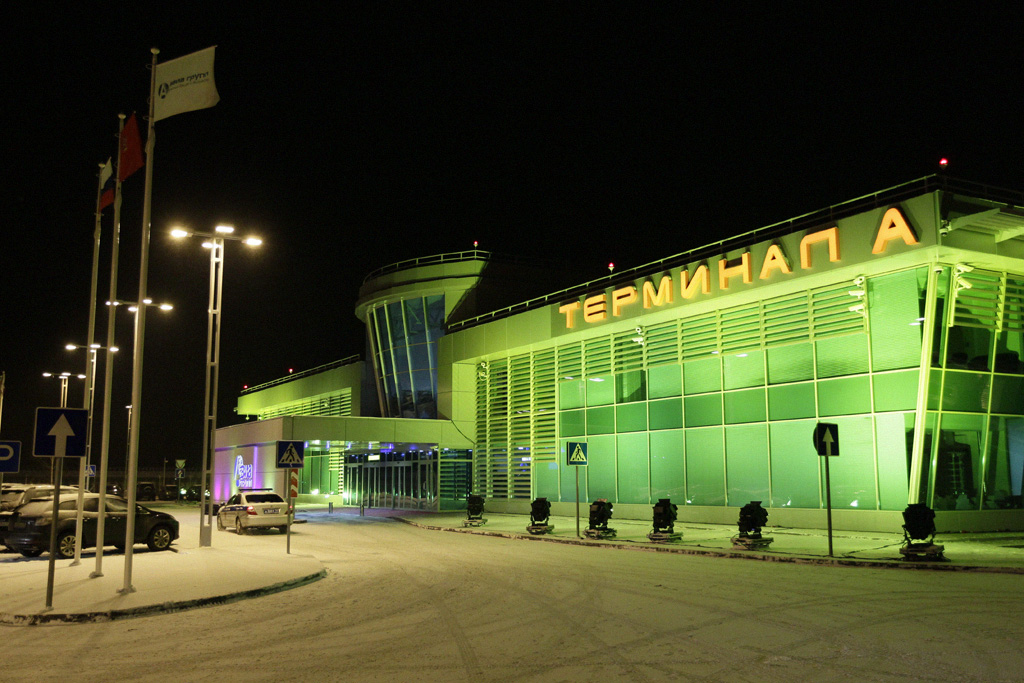 В аэропорту Шереметьево резко подешевела парковка, фото