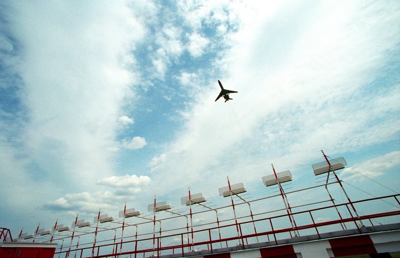 В Шереметьево Boeing-747 снес крылом мачту освещения, фото