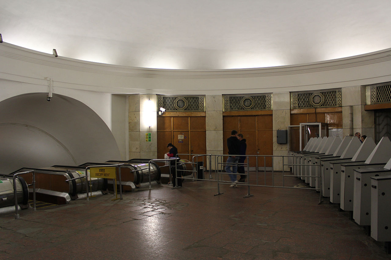 До конца года в столичном метро отремонтируют 140 эскалаторов, фото