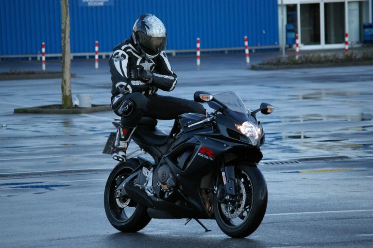 ЦОДД рекомендовал мотоциклистам не спешить с открытием сезона, фото