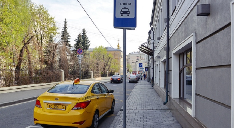 В Москве появилась камера фиксации движения через парковочные места, фото