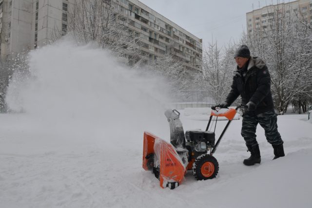 Последствия мощного снегопада в Москве будут устранять неделю, фото