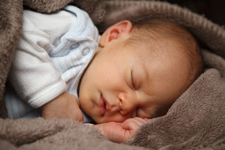 Столичный ЗАГС назвал самые популярные имена для новорожденных, фото
