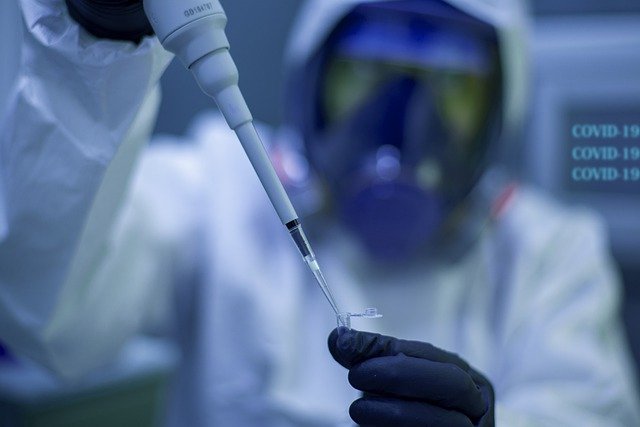 В Москве выявили случаи заражения мутацией коронавируса AY.4.2., фото