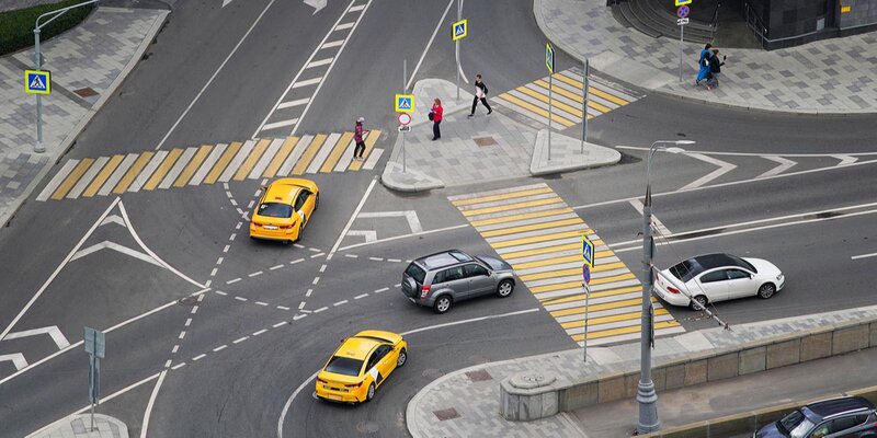 Правительство согласовало проект запуска беспилотных такси в Москве, фото