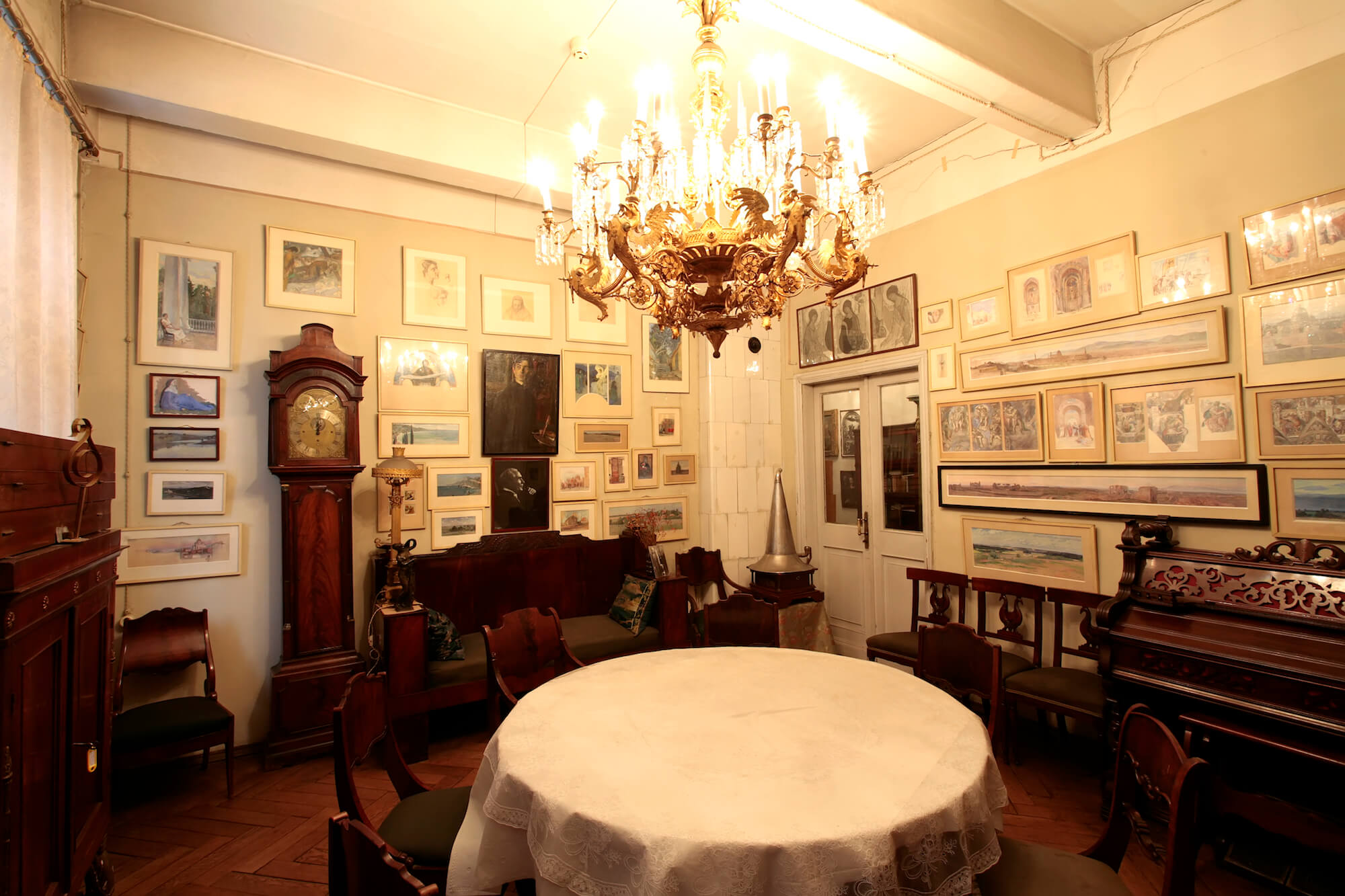 Активист потребовал возобновить реставрацию дома-музея в Хамовниках, фото