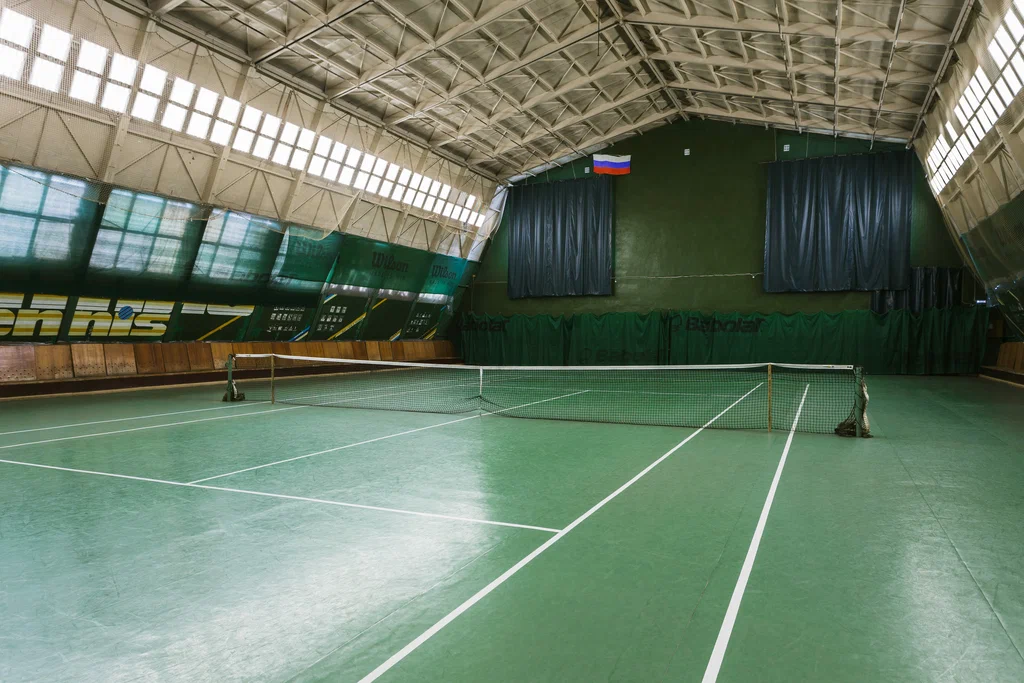«В Москве чудовищная нехватка теннисных кортов» — что думают о состоянии площадок новички и профессионалы  фото