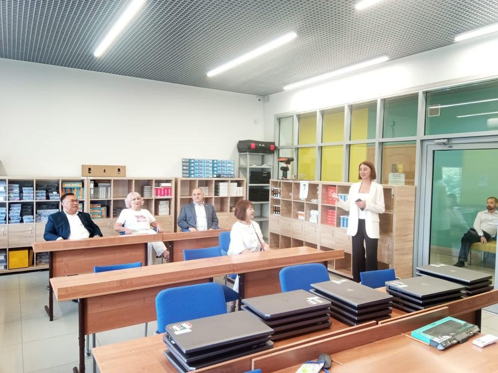 Школу № 626 района Котловка посетила делегация из Якутии, фото