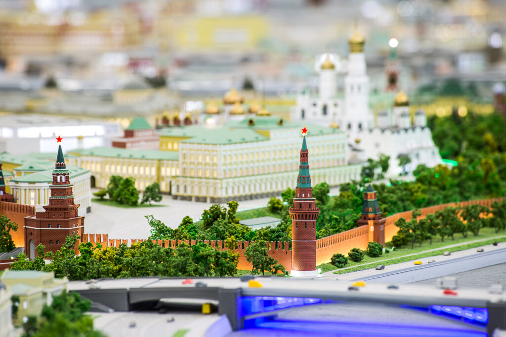 Москва в миниатюре, редкие книги и Клод Моне: в парках столицы  фото