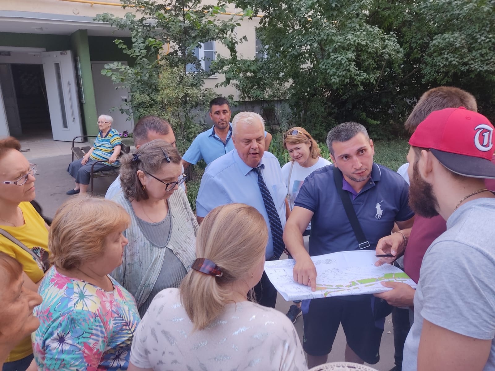 Жители дома по улице Кухмистерова выступили против реконструкции проезда , фото