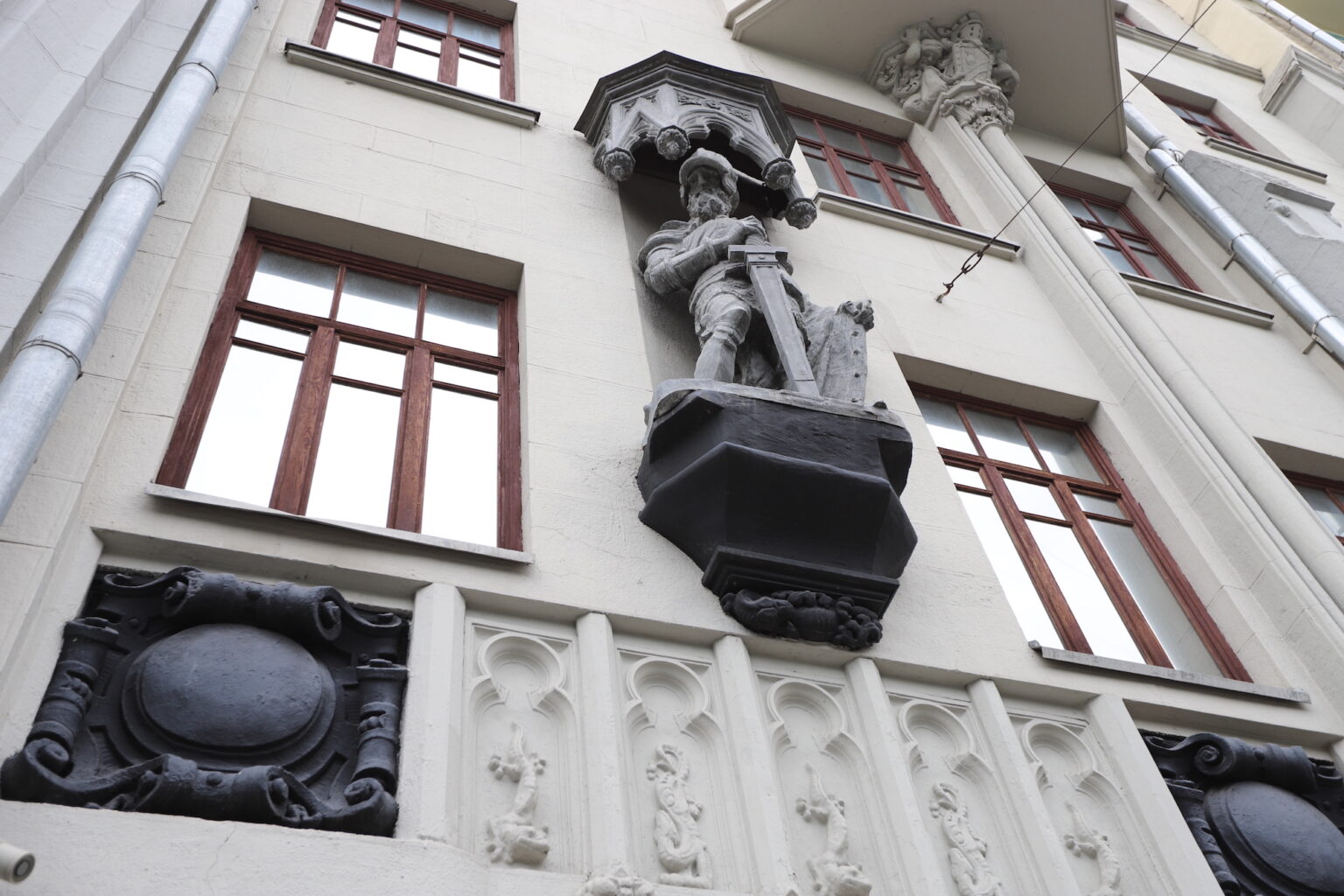 Правительство москвы красные ворота. Правительство москвы красные ворота. Правительство москвы красные ворота. Патриаршие пруды жилые дома. Красные ворота отрывок.