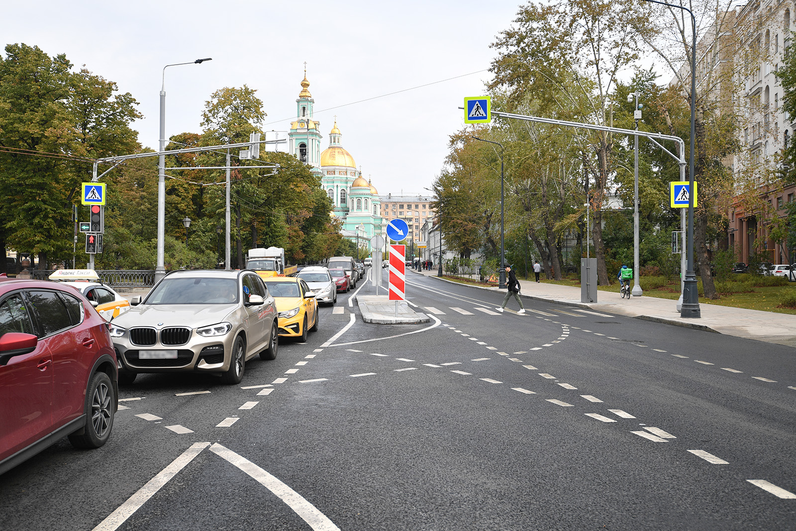 В Красносельском привели в порядок дорожное покрытие, фото